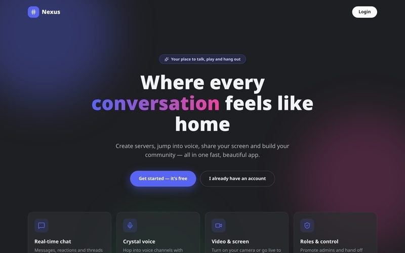 หน้าแลนดิง Nexus พื้นหลังมืด หัวข้อ Where every conversation feels like home พร้อมการ์ดฟีเจอร์แชต เสียง วิดีโอ และสิทธิ์